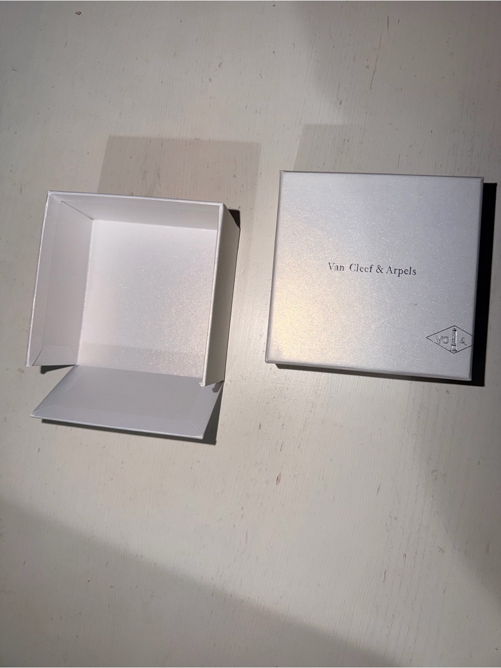 Van Cleef & Arpels empty White Jewelry Box